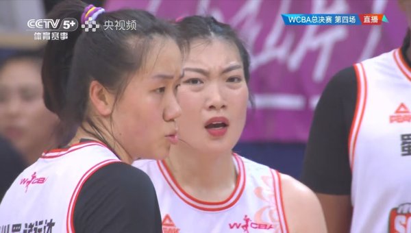 鼎合网 东莞女篮夺冠！主教练兼球员黄思静最后1分钟将自己换下，坐替补席哭泣