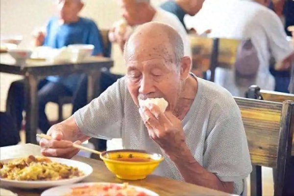沪深股票配资 多名医生呼吁：上年纪早餐别总吃这3食物，宁可忍饥挨饿！